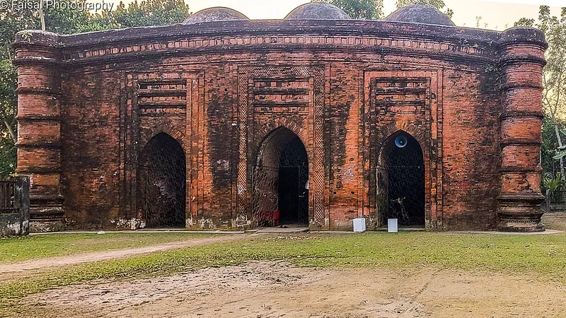 নয় গম্বুজ মসজিদ