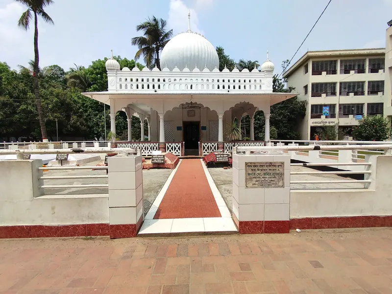 ছেঁউড়িয়ায় লালন শাহের মাজার ও আখড়া