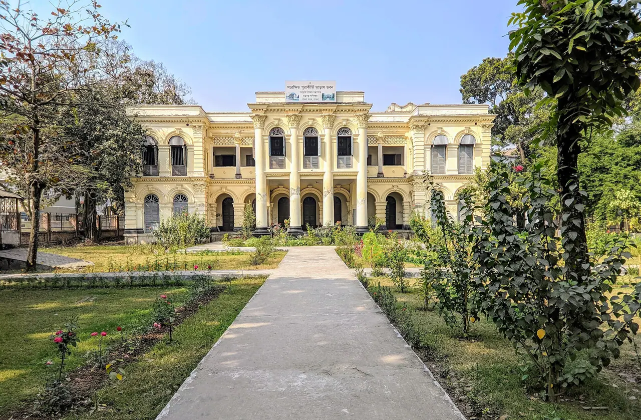 তাড়াশ ভবন