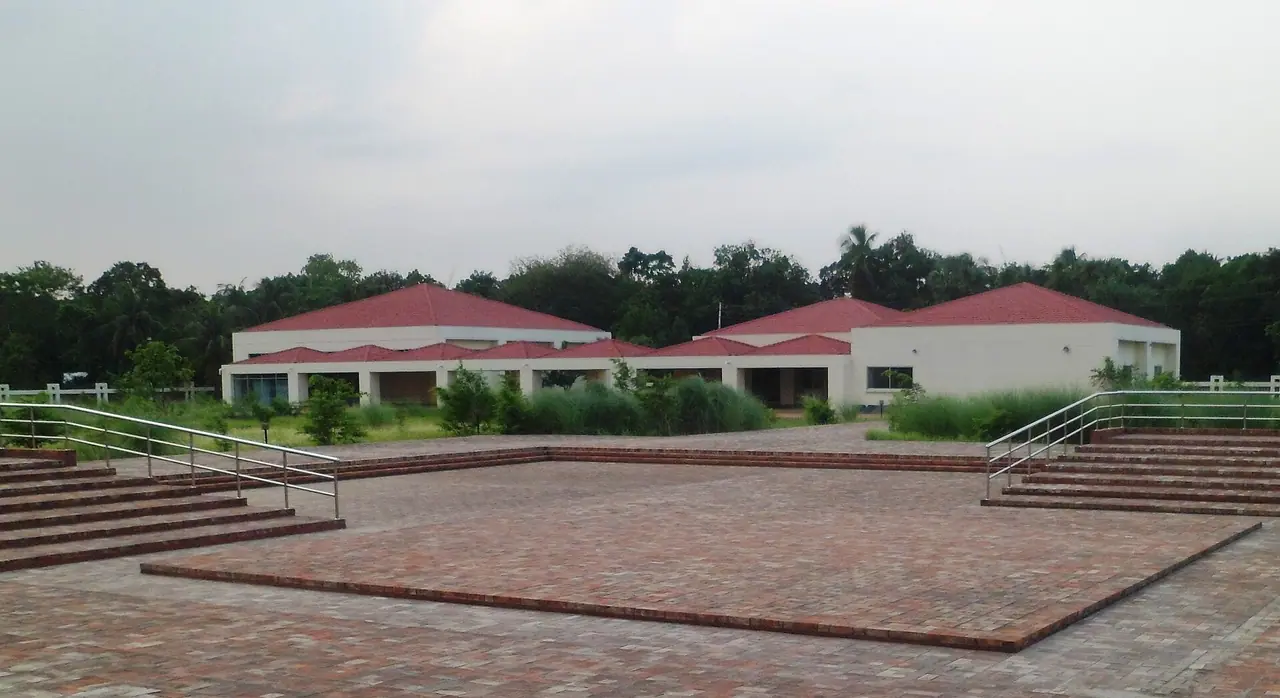 পল্লীকবি জসীম উদ্দীনের বাড়ি