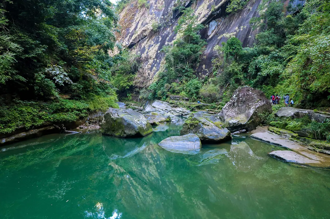 আমিয়াখুম জলপ্রপাত
