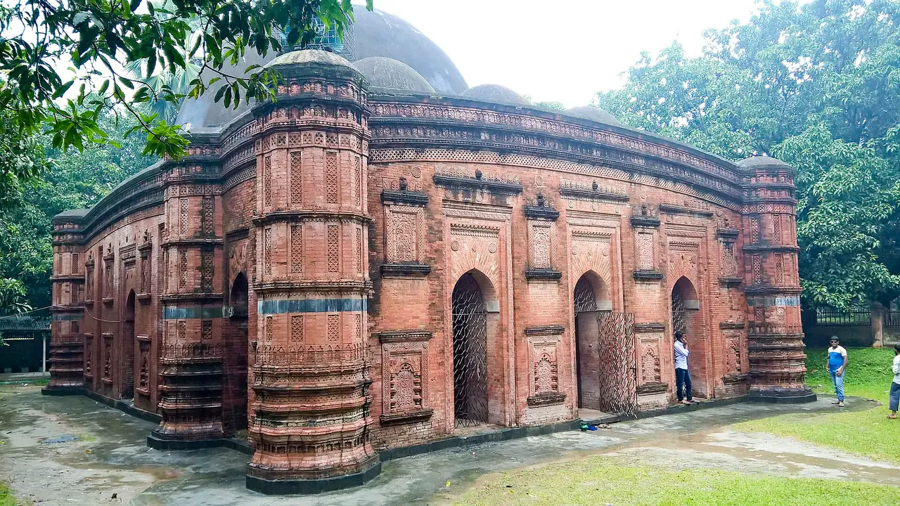 খনিয়াদিঘি মসজিদ (রাজবিবি মসজিদ)