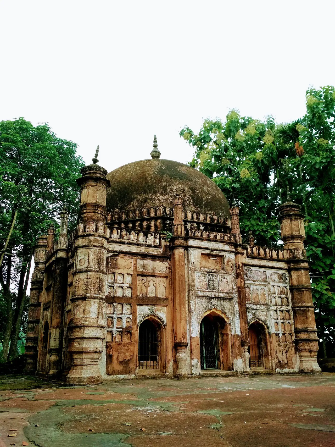 এগারসিন্দুর: শাহ মাহমুদ মসজিদ ও ঈসা খাঁর দুর্গ