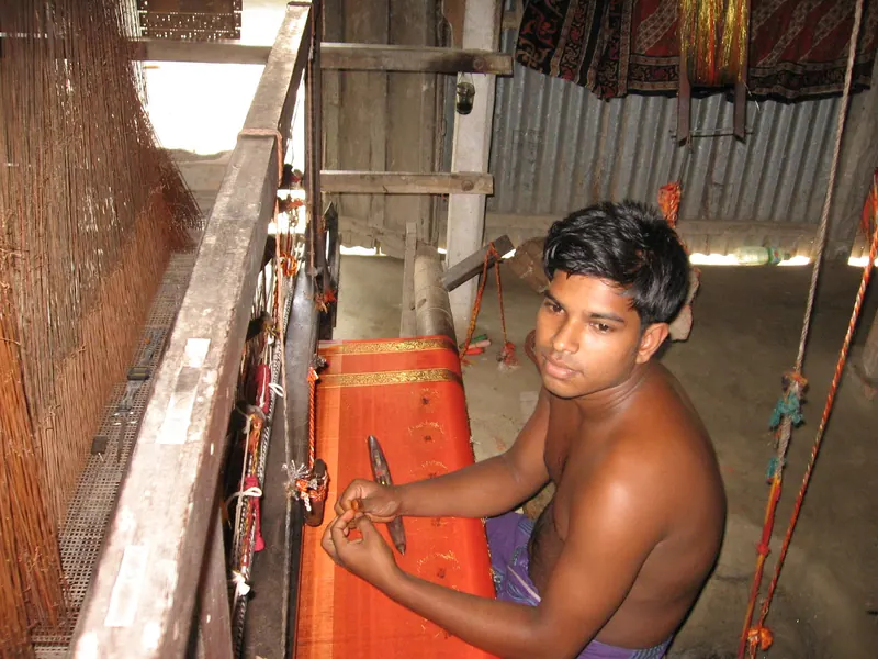 টাঙ্গাইল শাড়ি বুনন