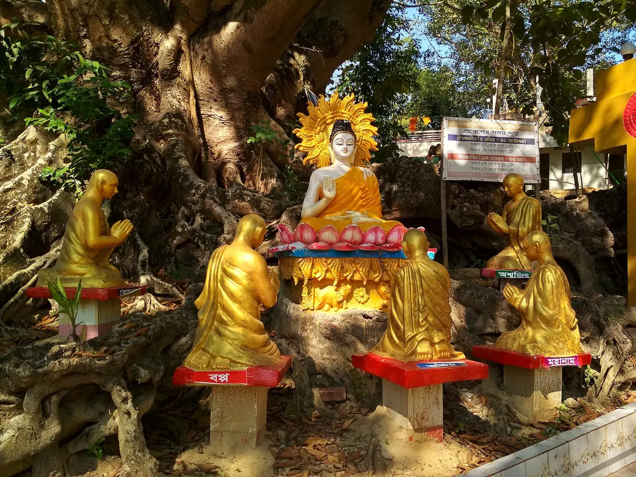 রামকোট বনাশ্রম ও রামুর বৌদ্ধ বিহার