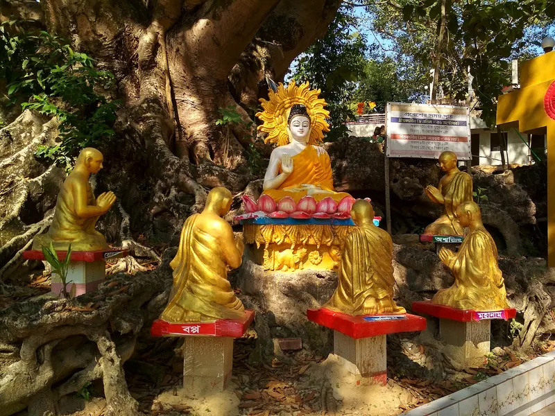রামকোট বনাশ্রম ও রামুর বৌদ্ধ বিহার