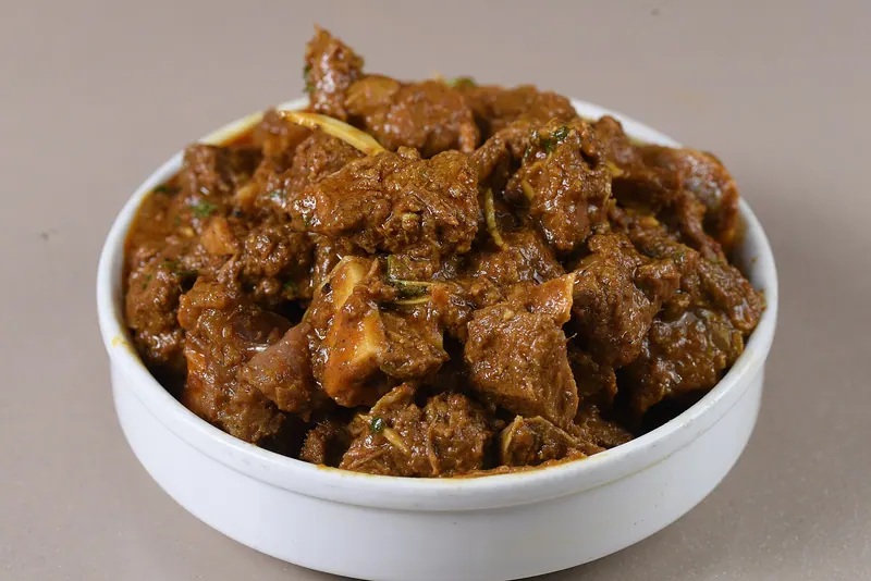মোল্লা হোটেলের গরুর মাংস ভুনা