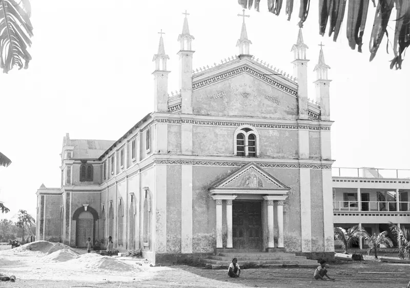 বনপাড়া লুর্দের রানী গির্জা